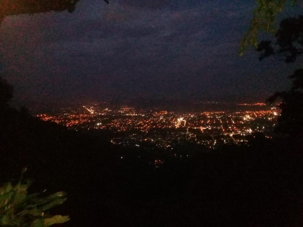 Hostal Juan Lindo San Pedro Sula Esterno foto