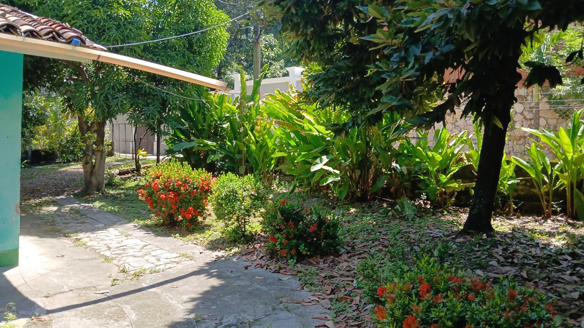 Hostal Juan Lindo San Pedro Sula Esterno foto